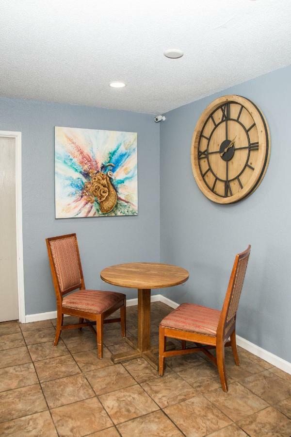Americas Best Value Inn & Suites Detroit Lakes Zewnętrze zdjęcie
